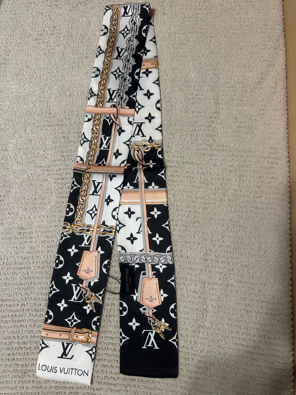 New Stylish Silk (Scarf/Bandeau/Twilly)
45”X 3”